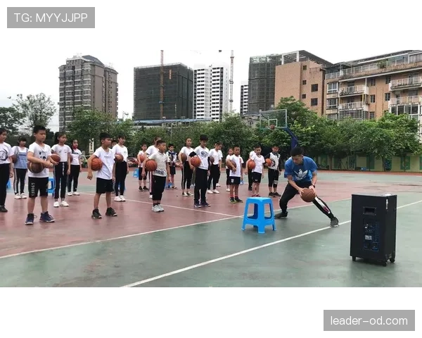 理解篮球中持球突破规则的关键要点与正确技术动作